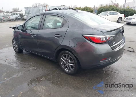 2019 Toyota Yaris Le z USA, uszkodzony, nr VIN 3MYDLBYV3KY519283